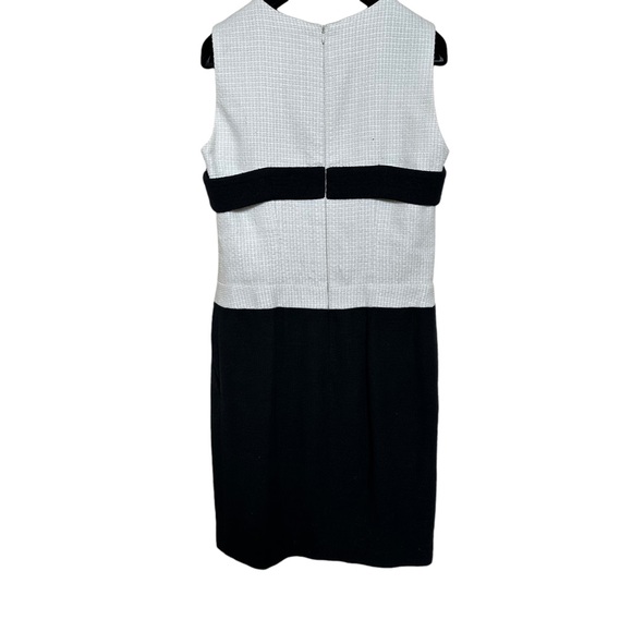 CHANEL TWO TONE BOW HANDBAG CHARM KNEE LENGTH DRESS - Picture 3 of 9